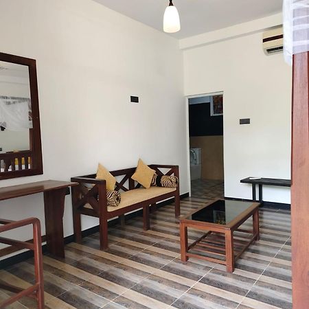 Queen'S Place Unawatuna Ngoại thất bức ảnh